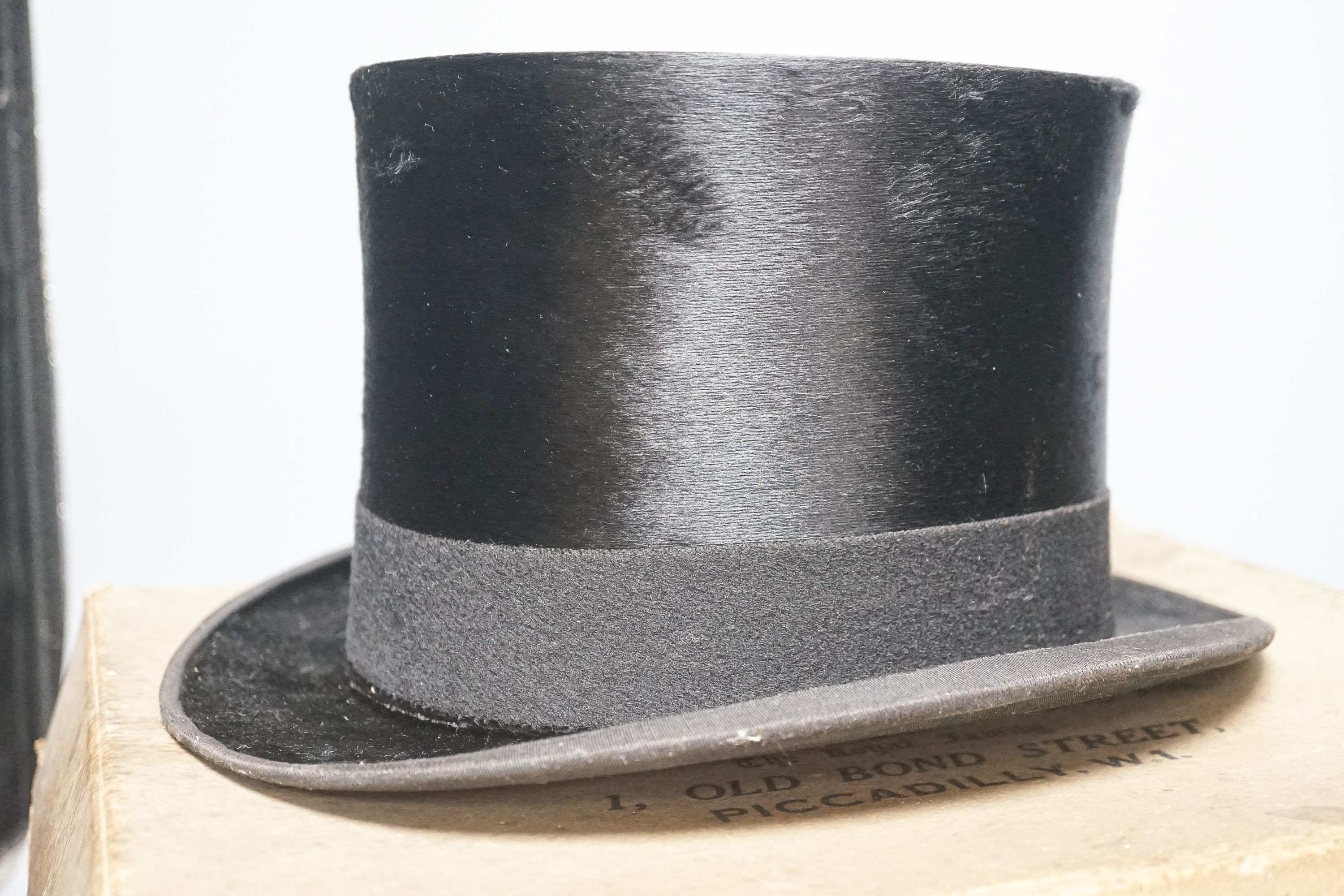 A Scott & Co. silk top hat, c.1932 (boxed)